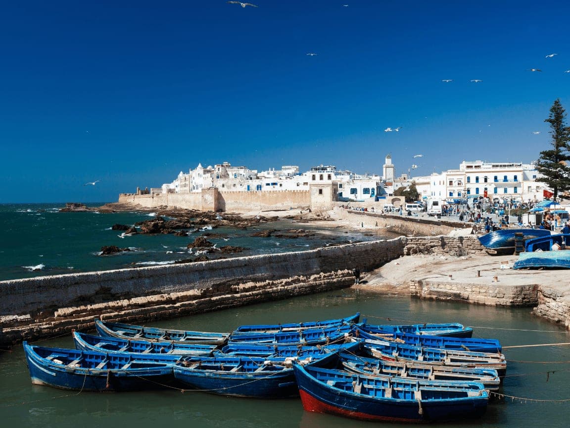 Wood craftsmanship in Morocco: cedar, thuya, and the carving tradition